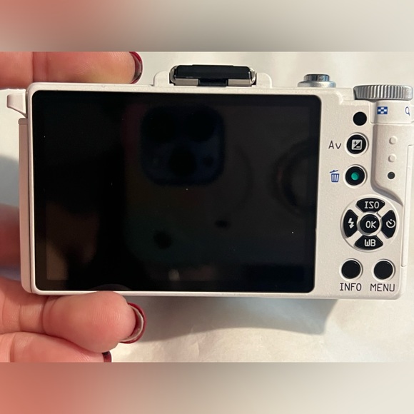 BRAND NEW Pentax digital camera/video camera w/ pop-up flash & storage drive! - Picture 6 of 14